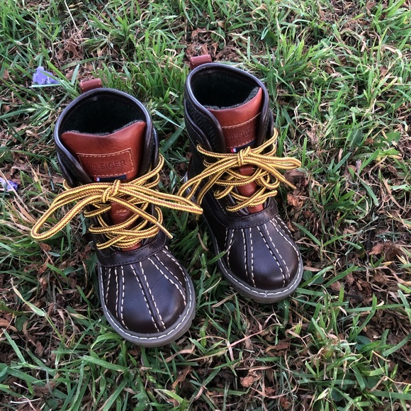 tommy hilfiger baby boots